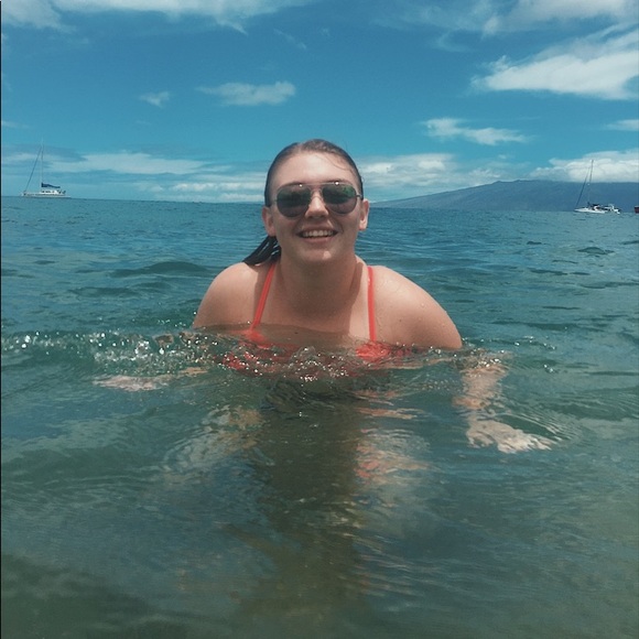 Meet your Posher, Delaney - Picture 2 of 3